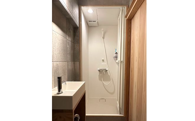 12w_showerv.jpg