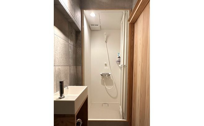 12w_showerv.jpg